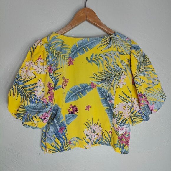 Milk & Honey Bubble Sleeve Tropical Print Crop Top - Picture 3 of 11